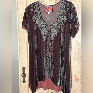 Johnny was velvet top size Large.